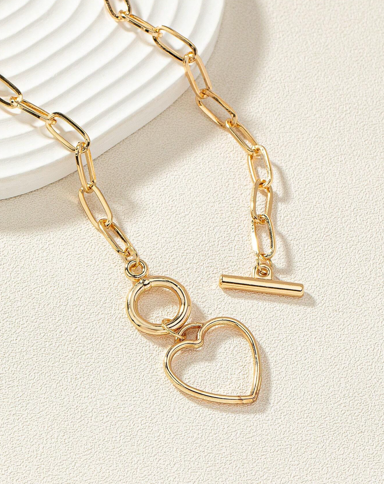 Gold Paperclip Chain Necklace with Heart Pendant – Modern and Elegant Jewelry for Women, Teens, Girls