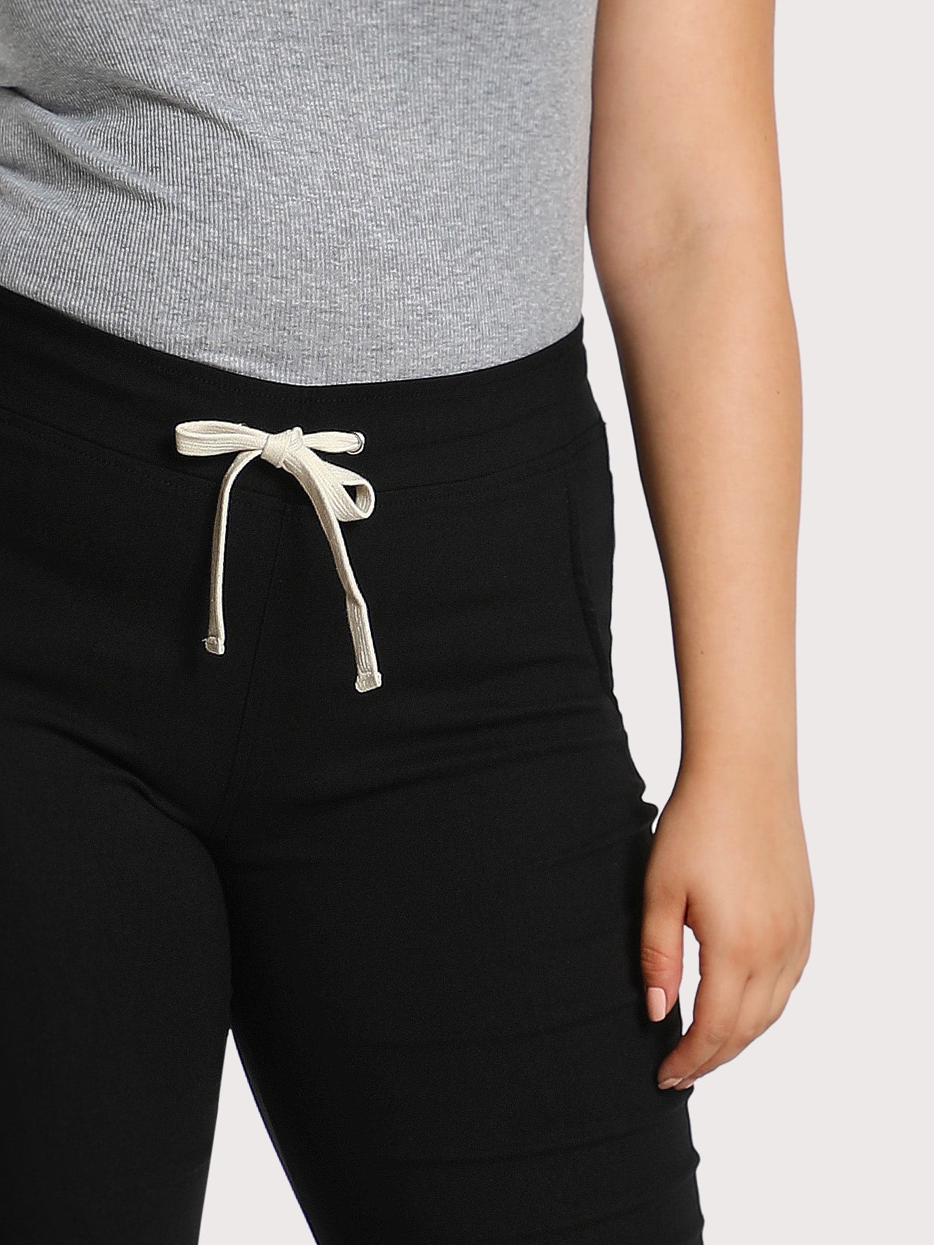 Pantalones pitillo de algodón con cordón negro para mujer